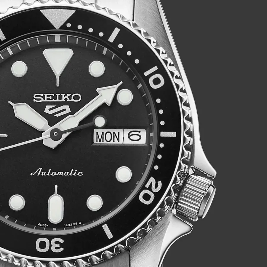 Seiko 5 Sports SKX Style Diver ‘Midi’ - Image 5