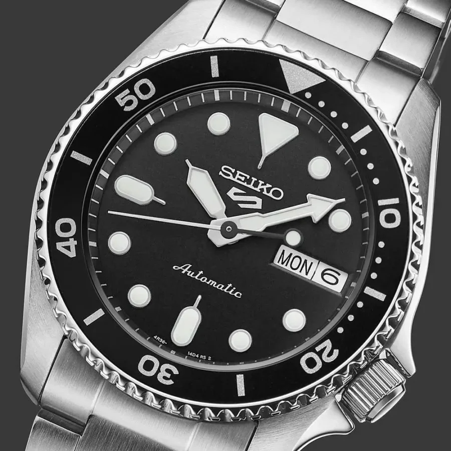 Seiko 5 Sports SKX Style Diver ‘Midi’ - Image 4