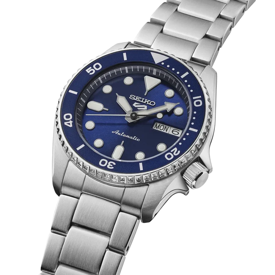 Seiko 5 Sports SKX Style Diver 'Midi' - Image 3